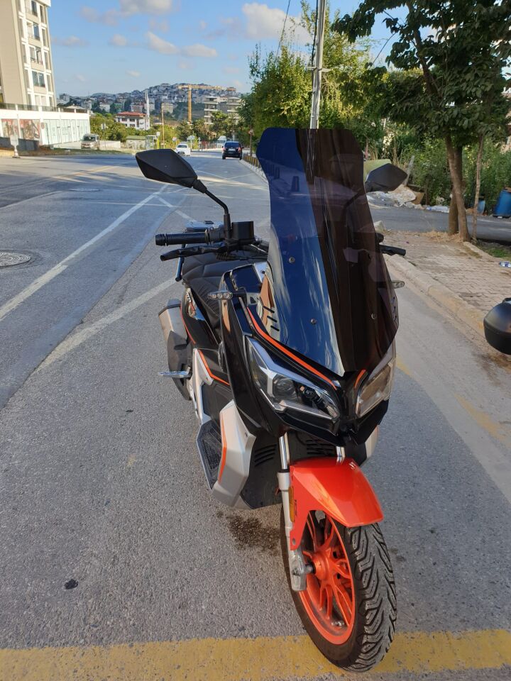 MOTOCAM QJ ATR 125 Ön Cam 2023-2026 Model 65cm Siyah Renkli 4mm ORTA BOYLU