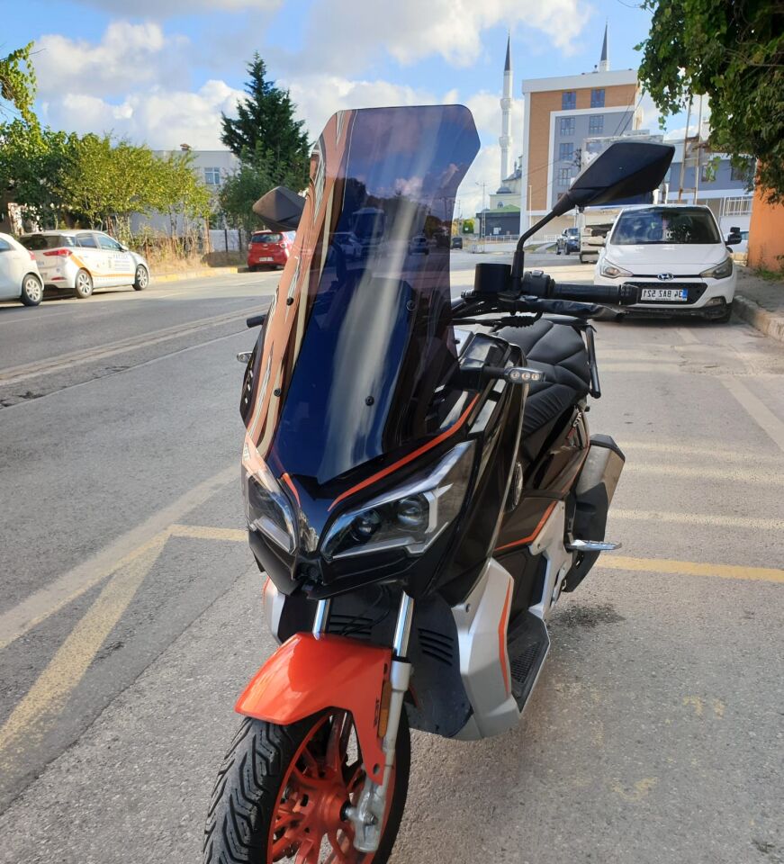 MOTOCAM QJ ATR 125 Ön Cam 2023-2026 Model 65cm Siyah Renkli 4mm ORTA BOYLU