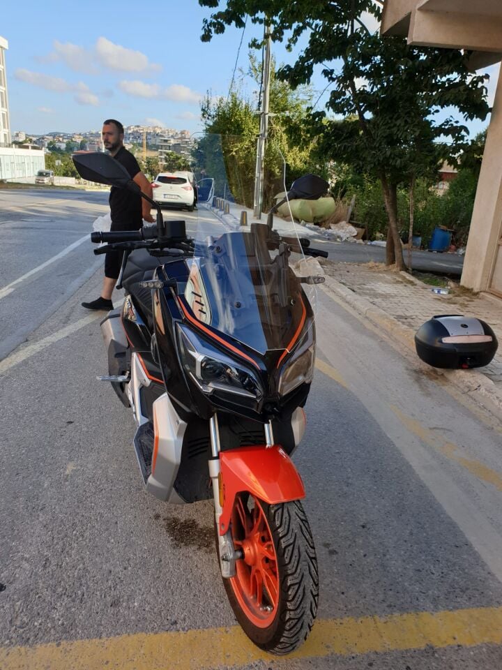 MOTOCAM QJ ATR 125 Ön Cam 2023-2026 Model 65cm Şeffaf Renkli 4mm ORTA BOYLU