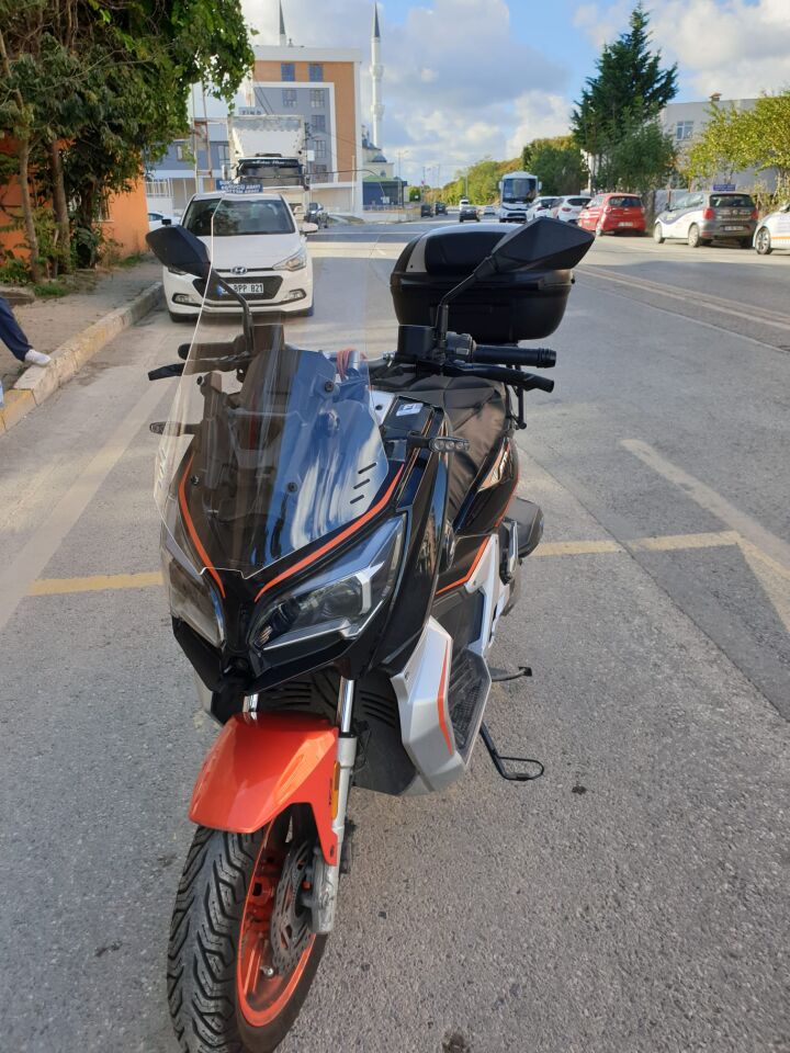MOTOCAM QJ ATR 125 Ön Cam 2023-2026 Model 65cm Şeffaf Renkli 4mm ORTA BOYLU