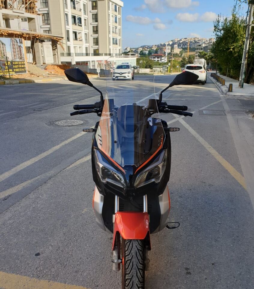 MOTOCAM QJ ATR 125 Ön Cam 2023-2026 Model 65cm Şeffaf Renkli 4mm ORTA BOYLU