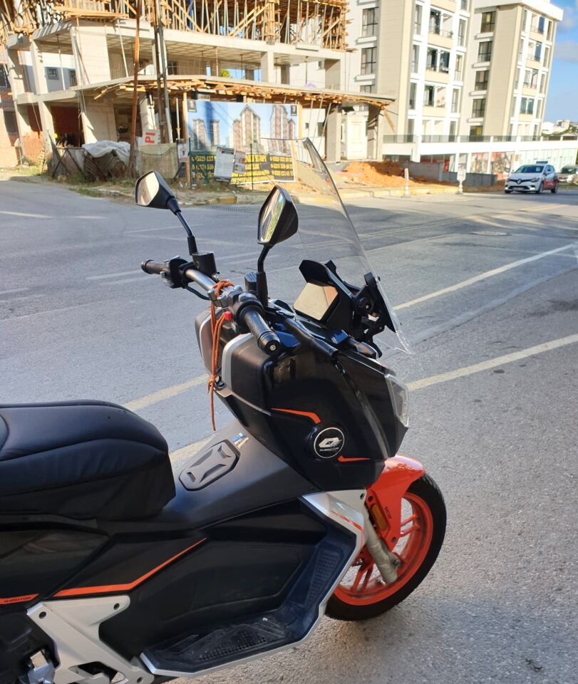 MOTOCAM QJ ATR 125 Ön Cam 2023-2026 Model 65cm Şeffaf Renkli 4mm ORTA BOYLU