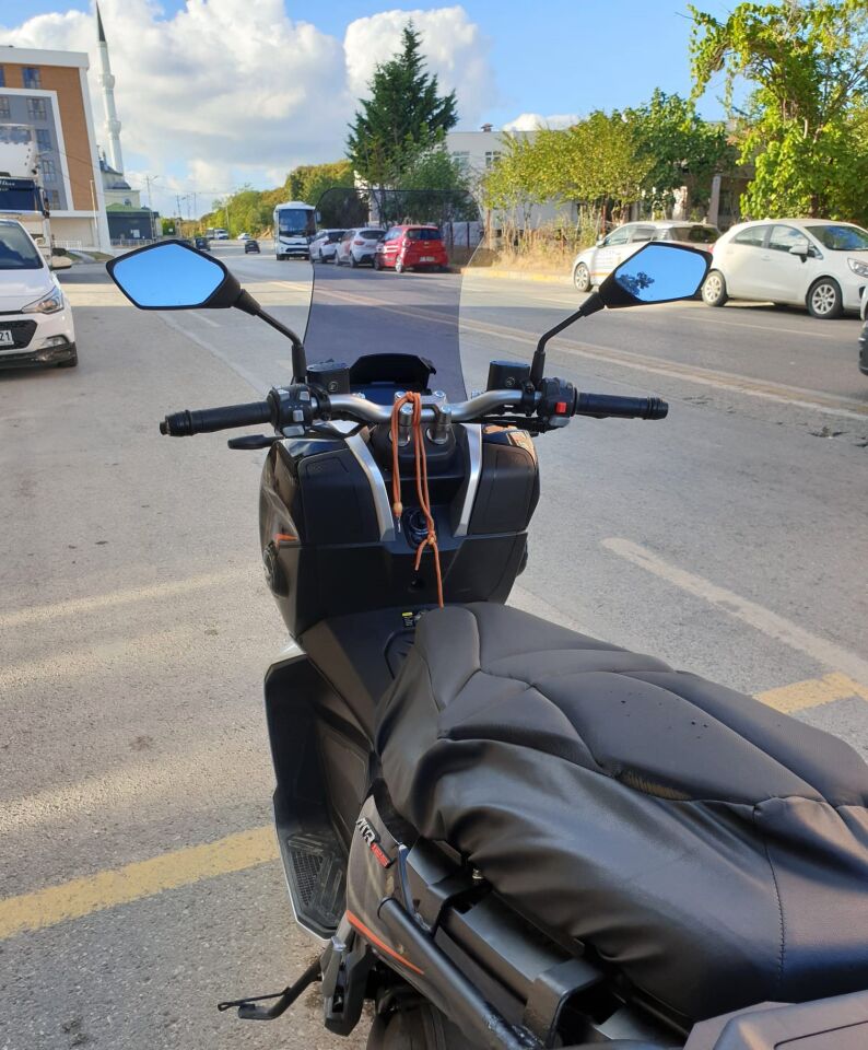 MOTOCAM QJ ATR 125 Ön Cam 2023-2026 Model 75cm Füme Renkli 4mm UZUN