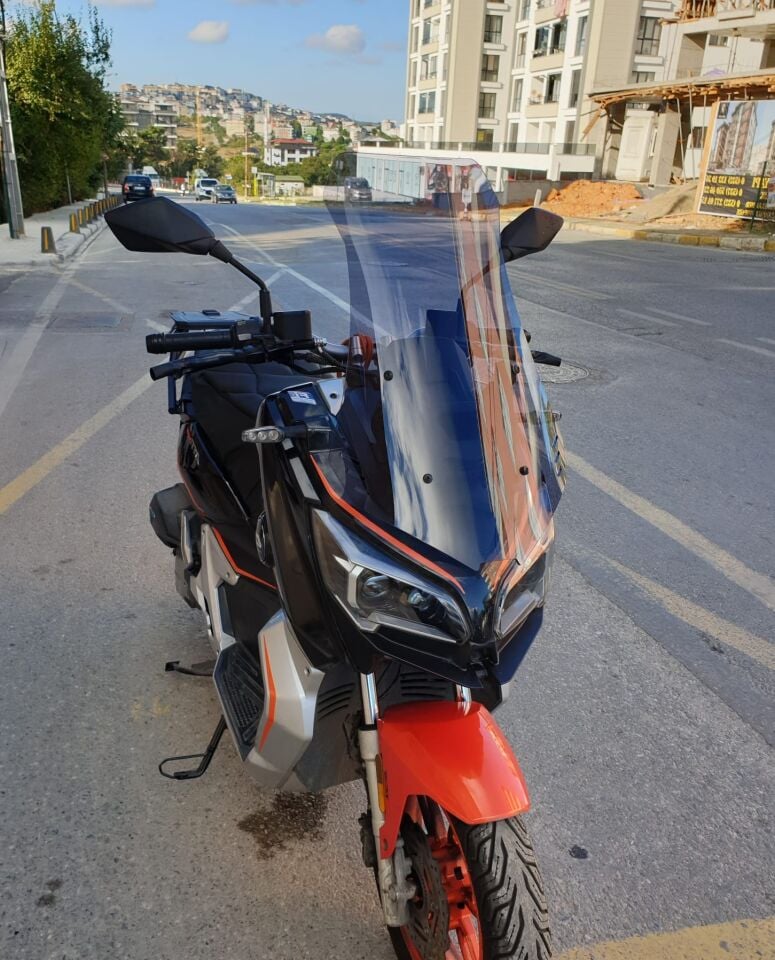 MOTOCAM QJ ATR 125 Ön Cam 2023-2026 Model 75cm Füme Renkli 4mm UZUN