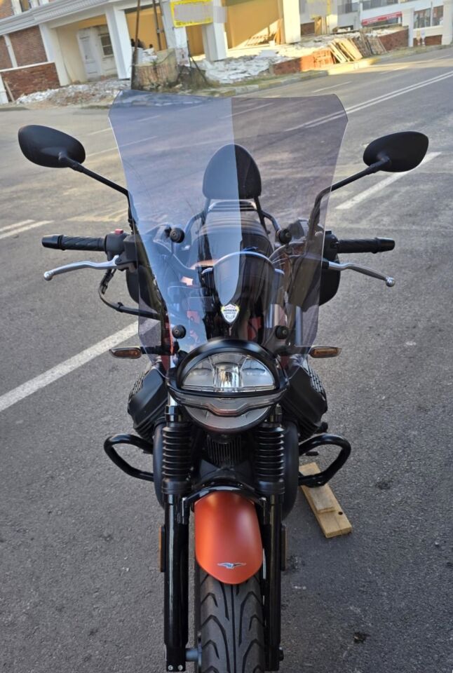 MOTOCAM Moto Guzzi V7 Stone Ön Cam 2021-2023 Model 52cm Füme Renkli 4mm APARATSIZ