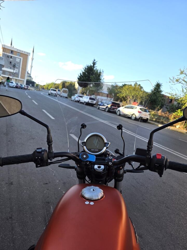 MOTOCAM Moto Guzzi V7 Stone Ön Cam 2021-2023 Model 52cm Şeffaf Renkli 4mm APARATSIZ