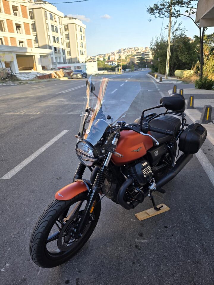 MOTOCAM Moto Guzzi V7 Stone Ön Cam 2021-2023 Model 52cm Şeffaf Renkli 4mm APARATSIZ