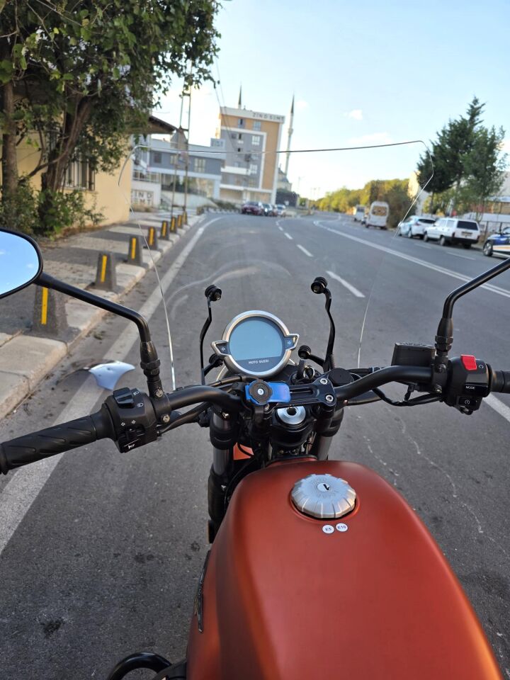 MOTOCAM Moto Guzzi V7 Stone Ön Cam 2021-2023 Model 52cm Şeffaf Renkli 4mm APARATSIZ