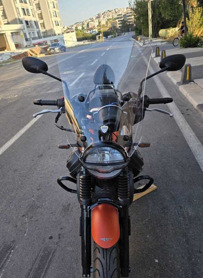 MOTOCAM Moto Guzzi V7 Stone Ön Cam 2021-2023 Model 52cm Şeffaf Renkli 4mm APARATSIZ