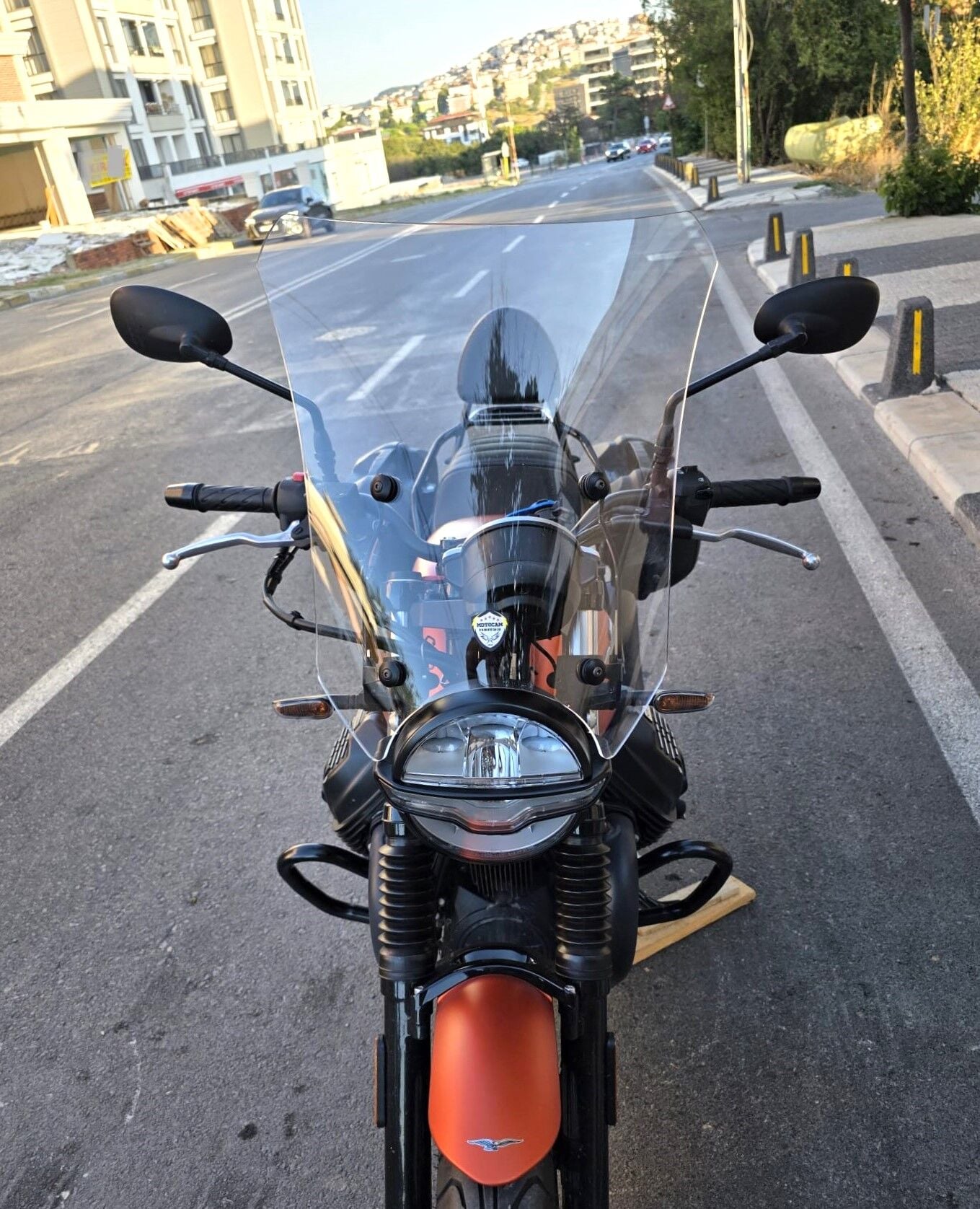 MOTOCAM Moto Guzzi V7 Stone Ön Cam 2021-2023 Model 52cm Şeffaf Renkli 4mm APARATSIZ