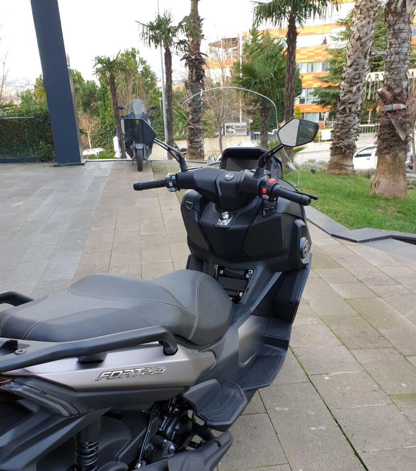 MOTOCAM QJ Fort 350 Ön Cam 2023-2026 Model 74cm Şeffaf Renkli 4mm UZUN