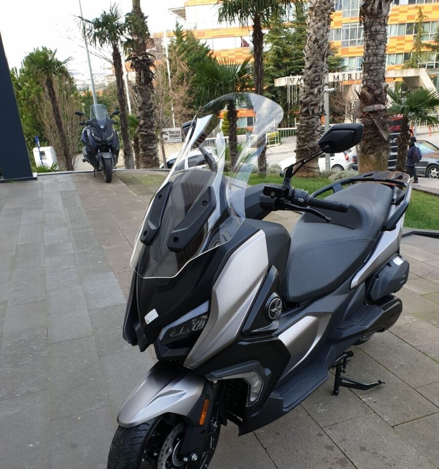 MOTOCAM QJ Fort 350 Ön Cam 2023-2026 Model 74cm Şeffaf Renkli 4mm UZUN