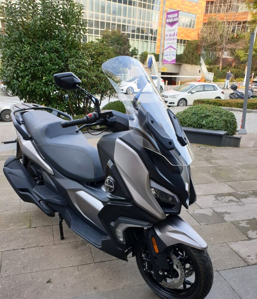 MOTOCAM QJ Fort 350 Ön Cam 2023-2026 Model 74cm Şeffaf Renkli 4mm UZUN