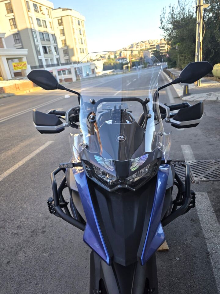 MOTOCAM Qj SRT 550 Ön Cam 2022-2026 Model 54cm Şeffaf Renkli 4mm