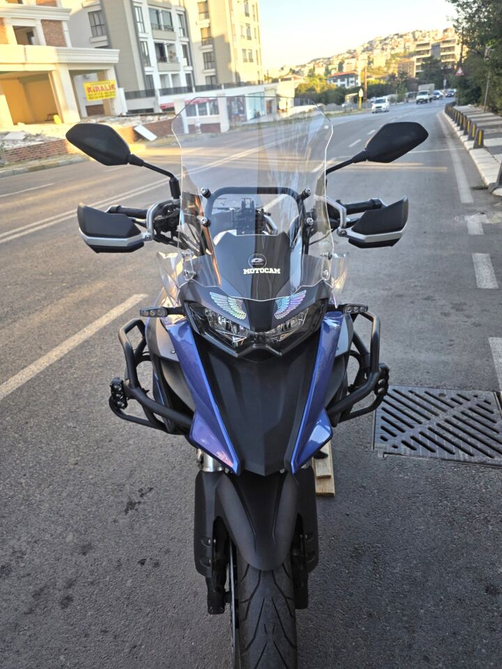 MOTOCAM Qj SRT 550 Ön Cam 2022-2026 Model 54cm Şeffaf Renkli 4mm