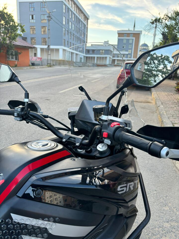 MOTOCAM QJ SRT 800 Ön Cam 2023-2026 Model 61cm Şeffaf Renkli 4mm