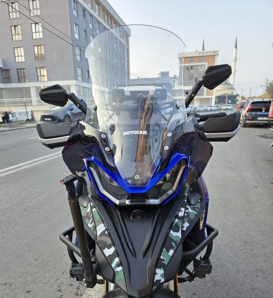 MOTOCAM QJ SRT 900 Ön Cam 2023-2026 Model 61cm Şeffaf Renkli 4mm