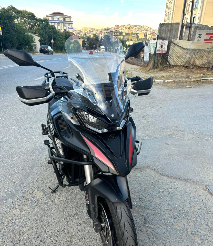 MOTOCAM QJ SRT 900 Ön Cam 2023-2026 Model 61cm Şeffaf Renkli 4mm