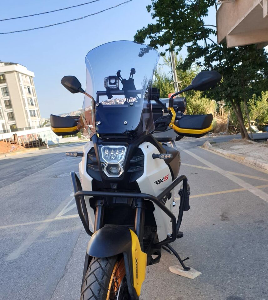 MOTOCAM QJ SVT 650 X Ön Cam 2023-2026 Model 50cm Füme Renkli 4mm UZUN