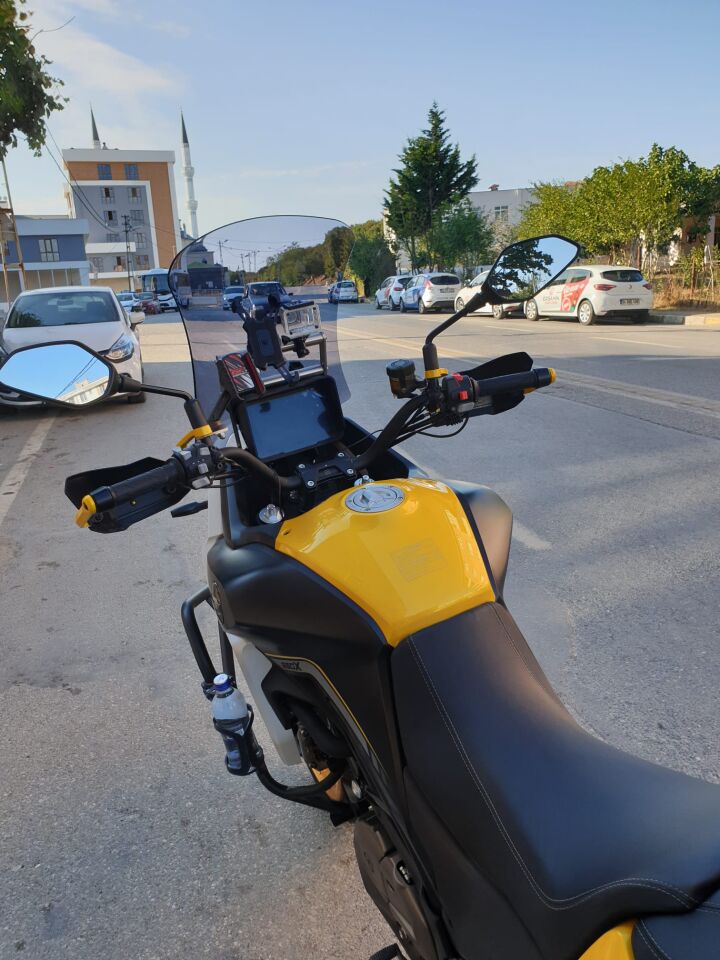 MOTOCAM QJ SVT 650 X Ön Cam 2023-2026 Model 50cm Füme Renkli 4mm UZUN