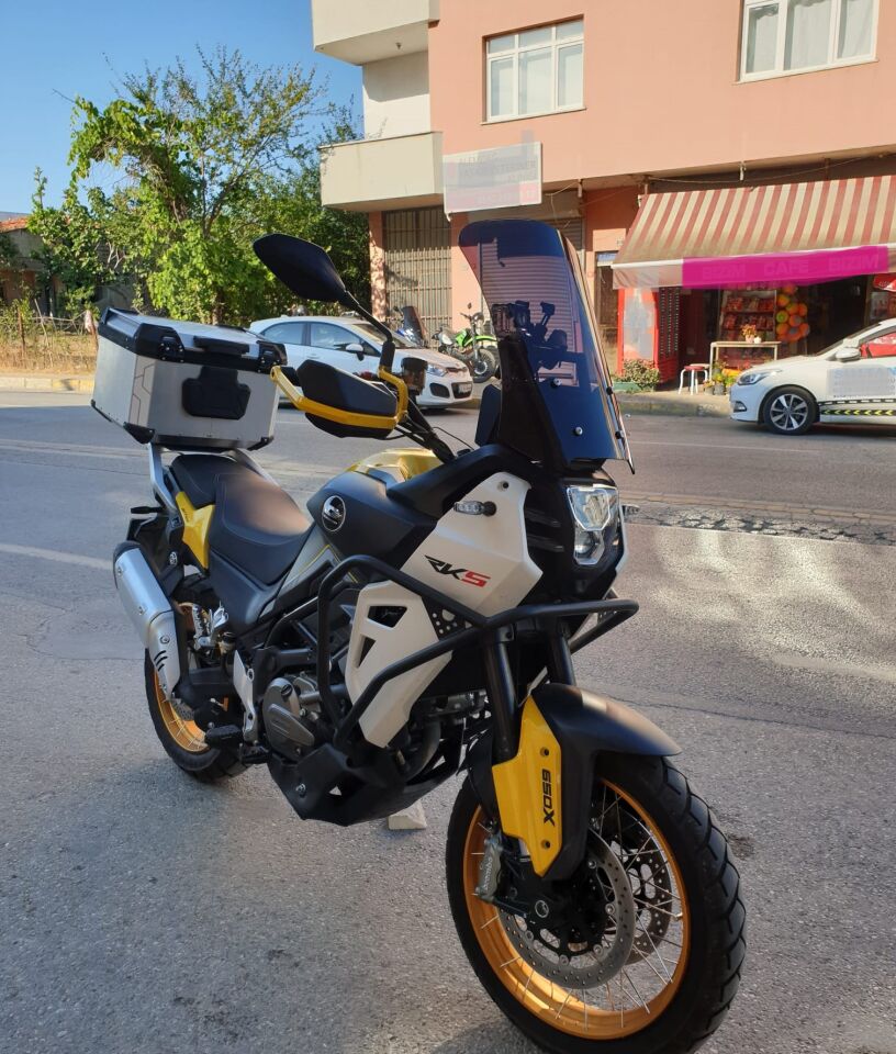 MOTOCAM QJ SVT 650 X Ön Cam 2023-2026 Model 50cm Siyah Renkli 4mm UZUN