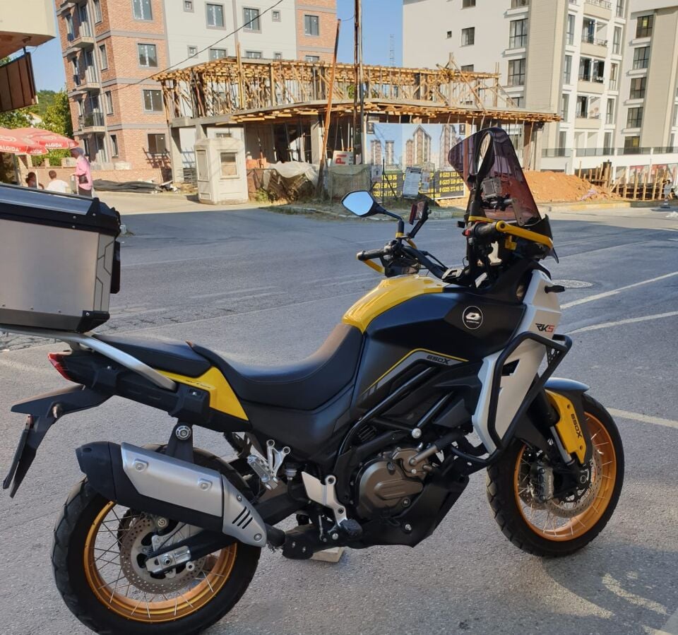 MOTOCAM QJ SVT 650 X Ön Cam 2023-2026 Model 50cm Siyah Renkli 4mm UZUN