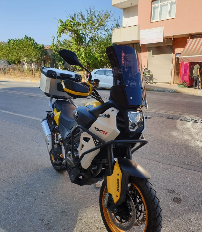 MOTOCAM QJ SVT 650 X Ön Cam 2023-2026 Model 50cm Siyah Renkli 4mm UZUN