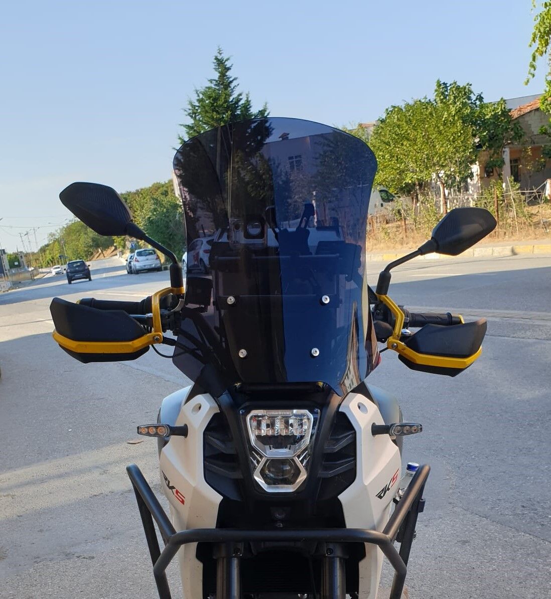 MOTOCAM QJ SVT 650 X Ön Cam 2023-2026 Model 50cm Siyah Renkli 4mm UZUN