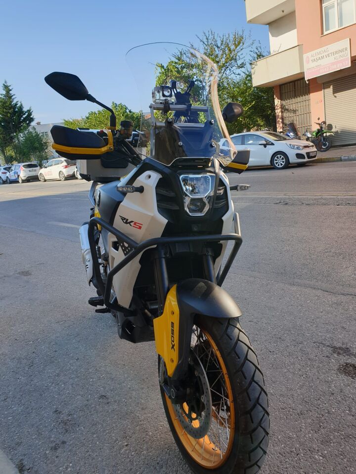 MOTOCAM QJ SVT 650 X Ön Cam 2023-2026 Model 50cm Şeffaf Renkli 4mm UZUN