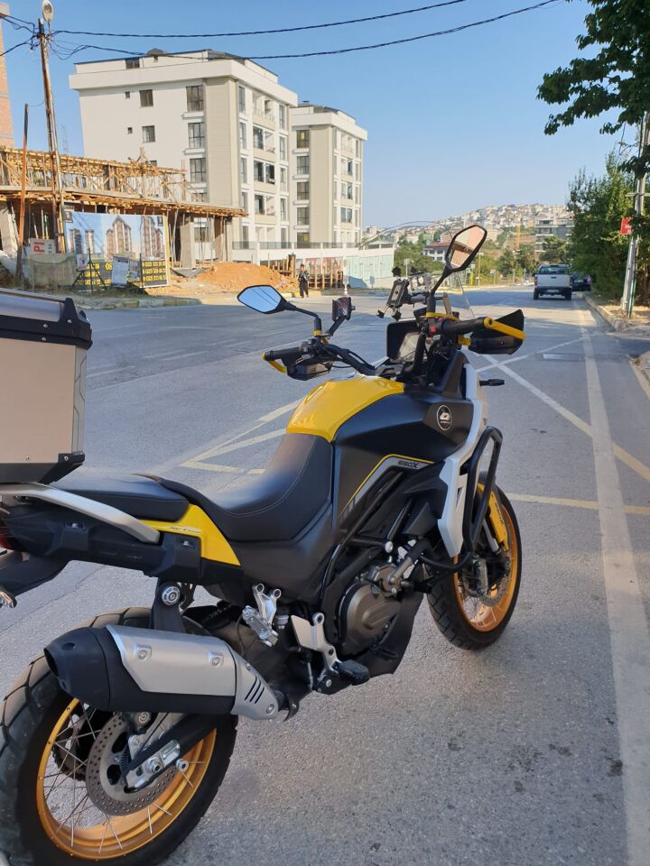 MOTOCAM QJ SVT 650 X Ön Cam 2023-2026 Model 50cm Şeffaf Renkli 4mm UZUN