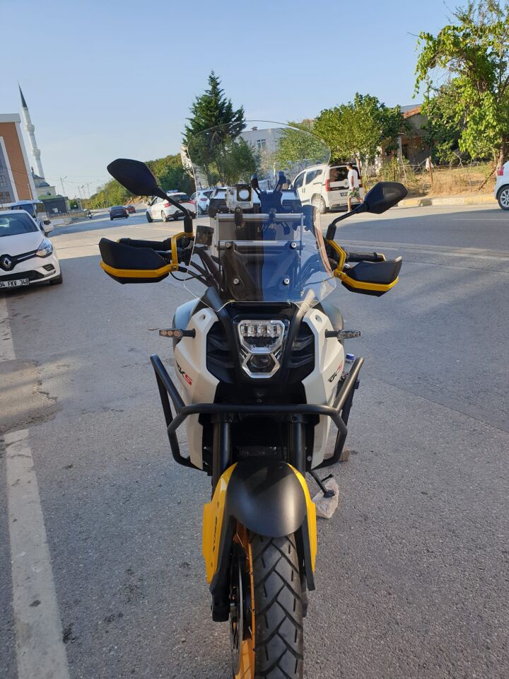 MOTOCAM QJ SVT 650 X Ön Cam 2023-2026 Model 50cm Şeffaf Renkli 4mm UZUN