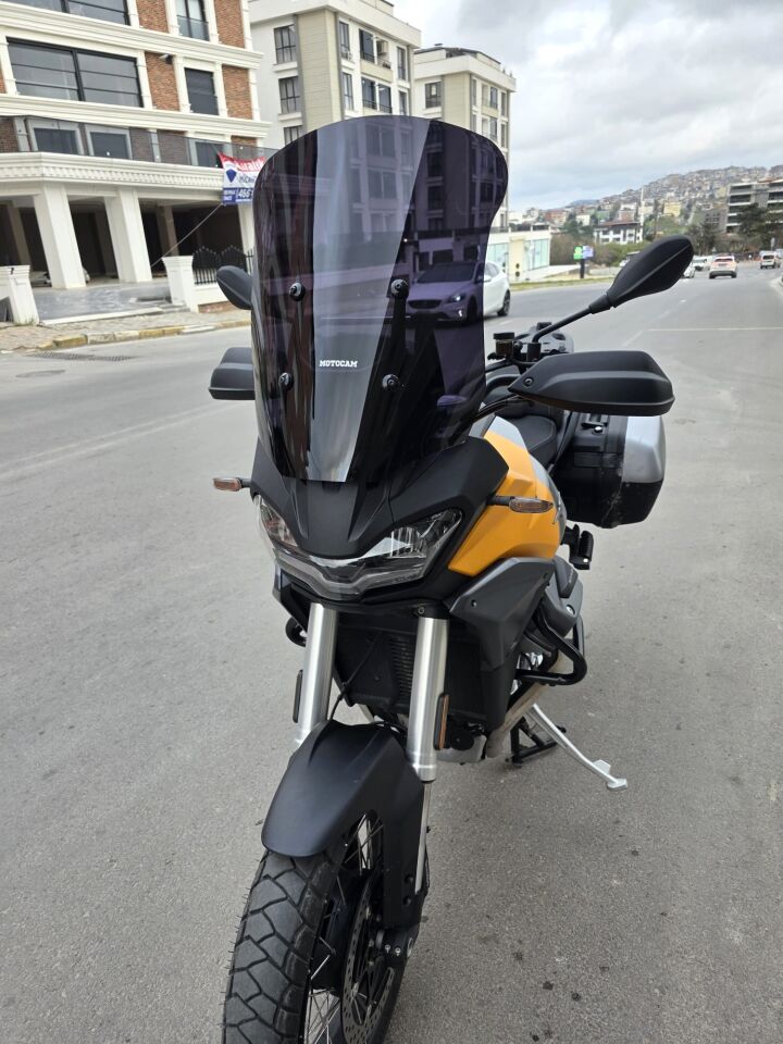 MOTOCAM Moto Guzzi Stelvio Ön Cam 2024-2026 Model 55cm Siyah Renkli 4mm