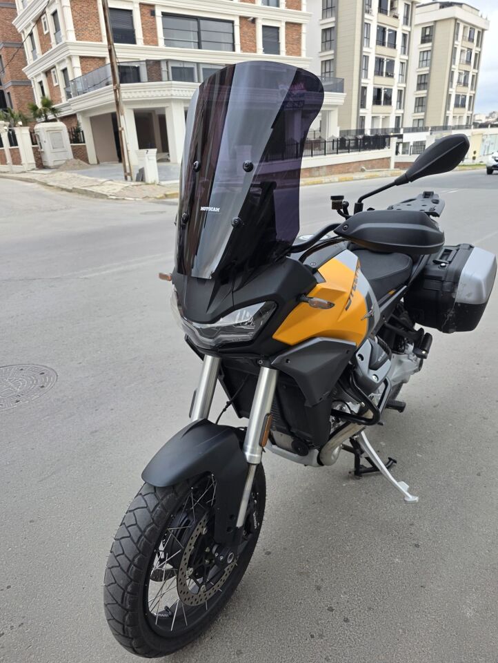 MOTOCAM Moto Guzzi Stelvio Ön Cam 2024-2026 Model 55cm Siyah Renkli 4mm