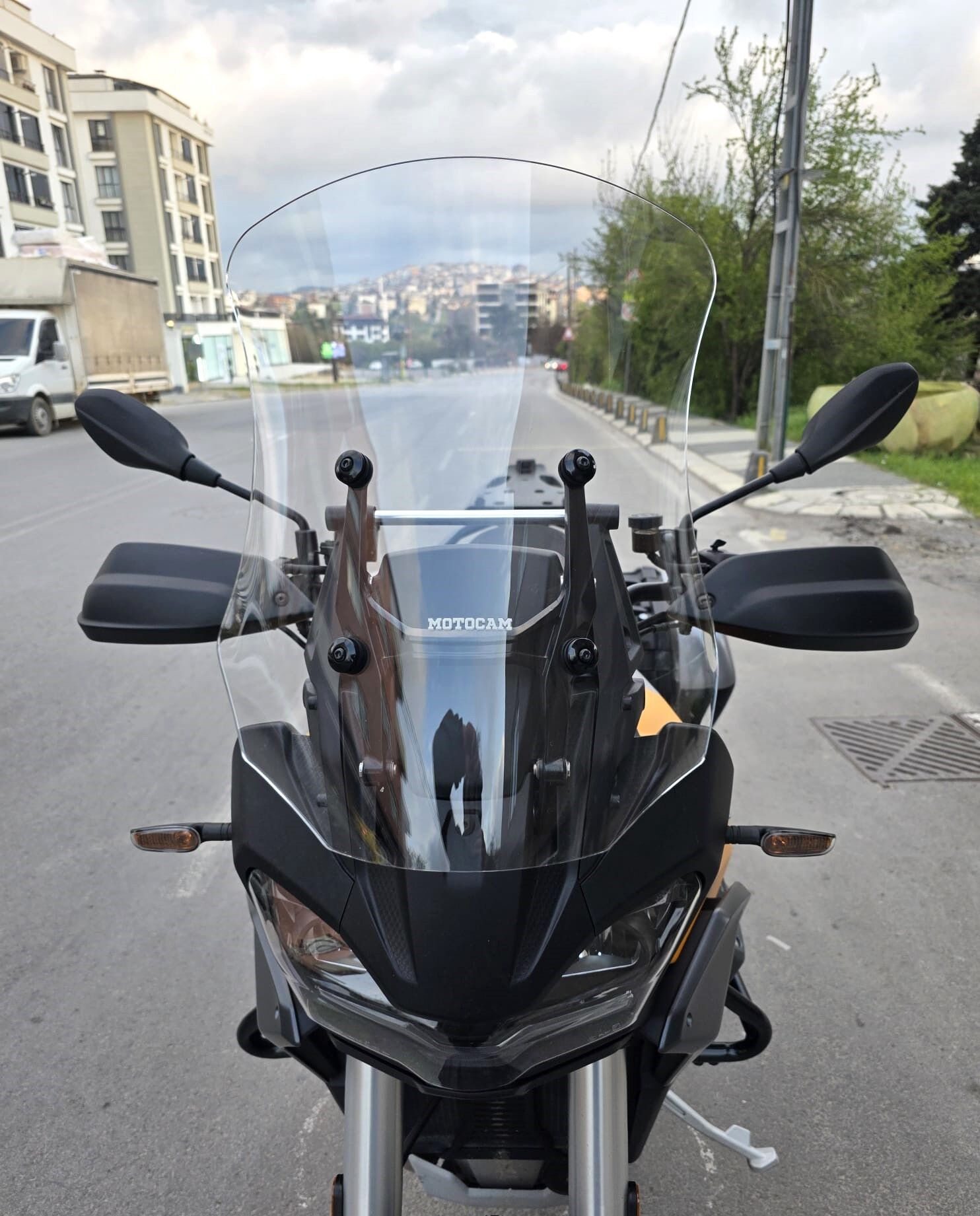 MOTOCAM Moto Guzzi Stelvio Ön Cam 2024-2026 Model 55cm Şeffaf Renkli 4mm
