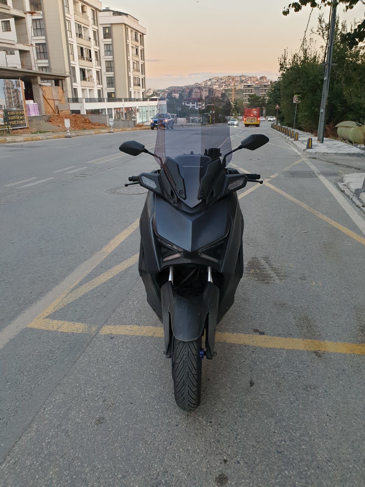 Yamaha Xmax 250 Ön Cam 2023-2025 Model 65cm