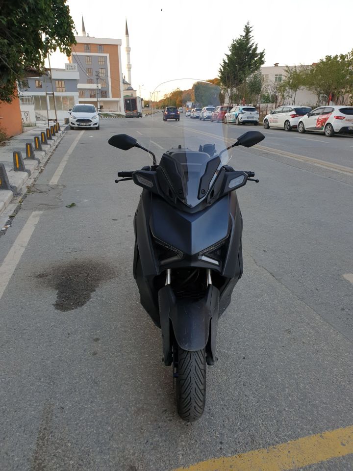 Yamaha Xmax 250 Ön Cam 2023-2025 Model 65cm