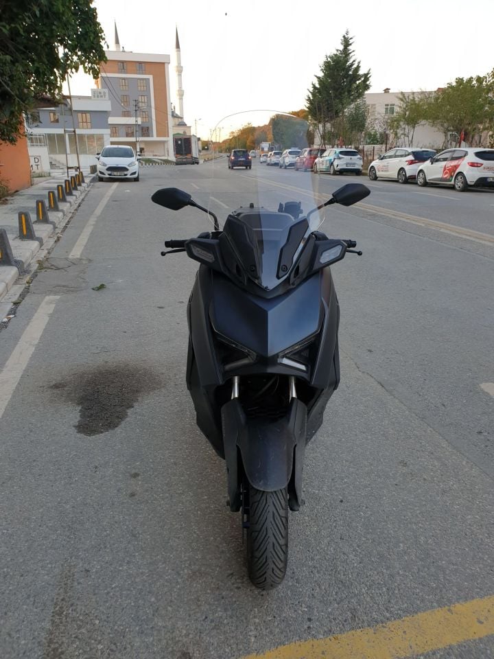 Yamaha Xmax 250 Ön Cam 2023-2025 Model 65cm