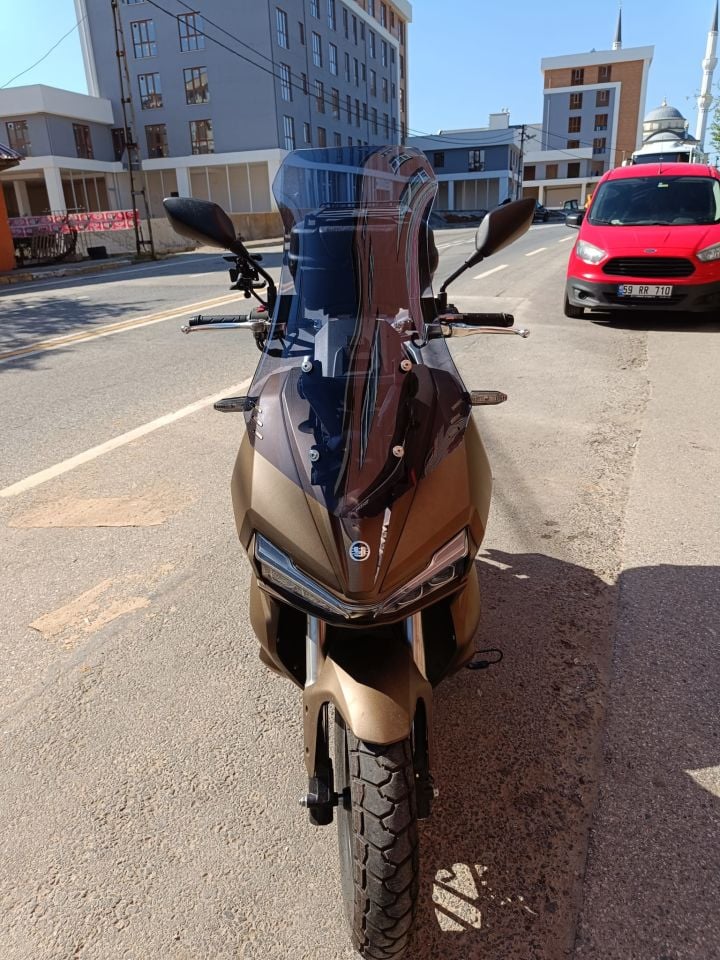 Yuki Adventure 150 Ön Cam 2023-2025 Model