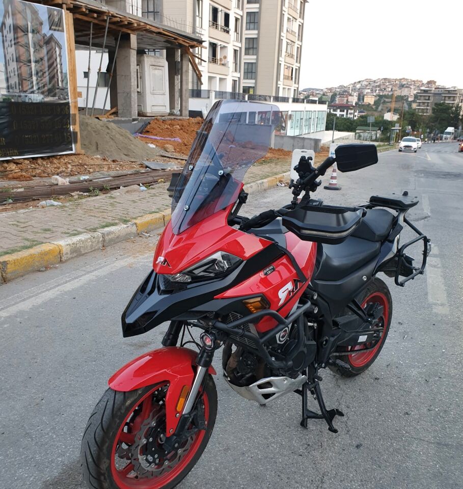 MOTOCAM RKN 530 ADV Ön Cam 2021-2026 Model 55cm Füme Renkli 4mm