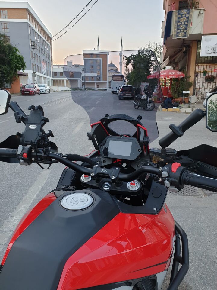 MOTOCAM RKN 530 ADV Ön Cam 2021-2026 Model 55cm Füme Renkli 4mm