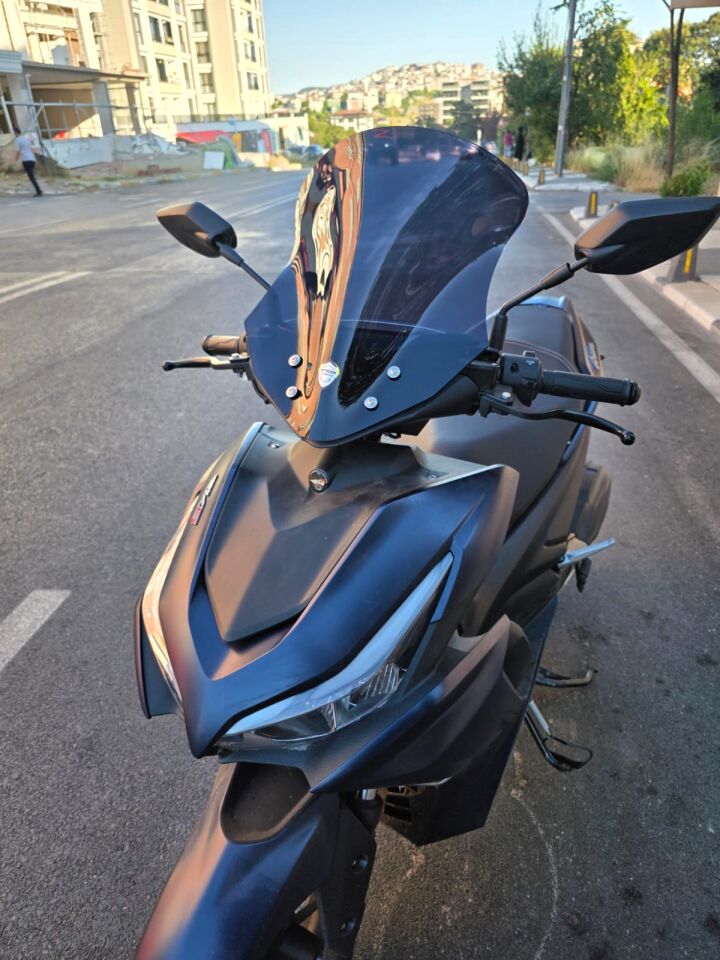 MOTOCAM RKS Arome 125 Ön Cam 2022-2026 Model 43cm Siyah Renkli SPORTİF