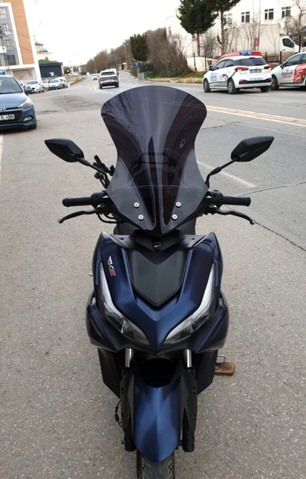 MOTOCAM RKS Arome 125 Ön Cam 2023-2026 Model 54cm Siyah Renkli Sportif Model