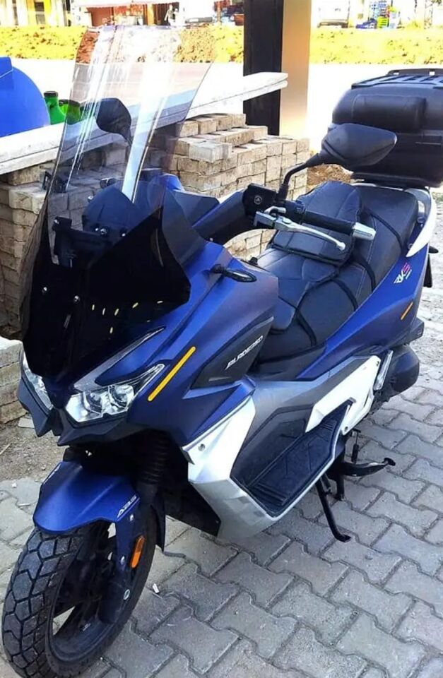 MOTOCAM RKS Blade 250 Ön Cam 2023-2026 Model 75cm Füme Renkli 4mm UZUN