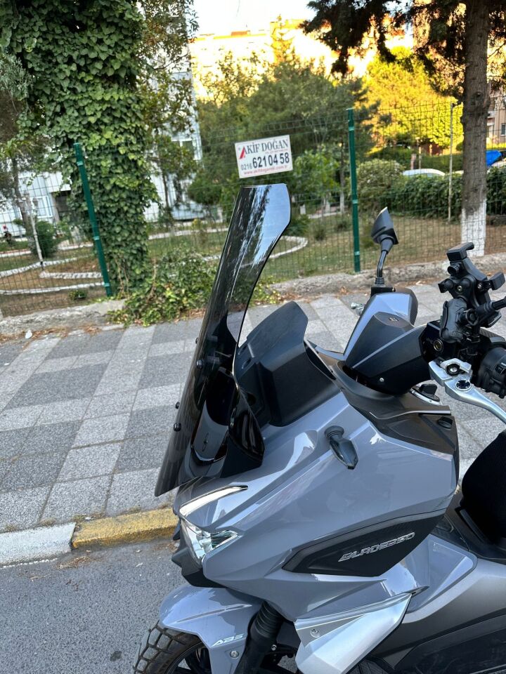 MOTOCAM RKS Blade 250 Ön Cam 2023-2026 Model 75cm Füme Renkli 4mm UZUN