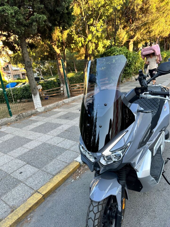 MOTOCAM RKS Blade 250 Ön Cam 2023-2026 Model 75cm Füme Renkli 4mm UZUN