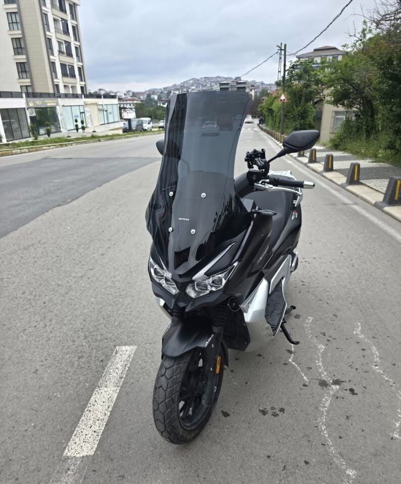 MOTOCAM RKS Blade 250 Ön Cam 2023-2026 Model 75cm Siyah Renkli 4mm UZUN