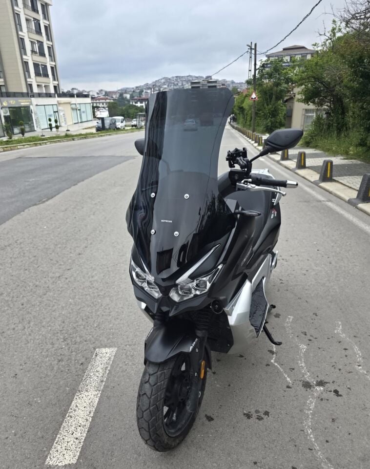 MOTOCAM RKS Blade 250 Ön Cam 2023-2026 Model 75cm Siyah Renkli 4mm UZUN
