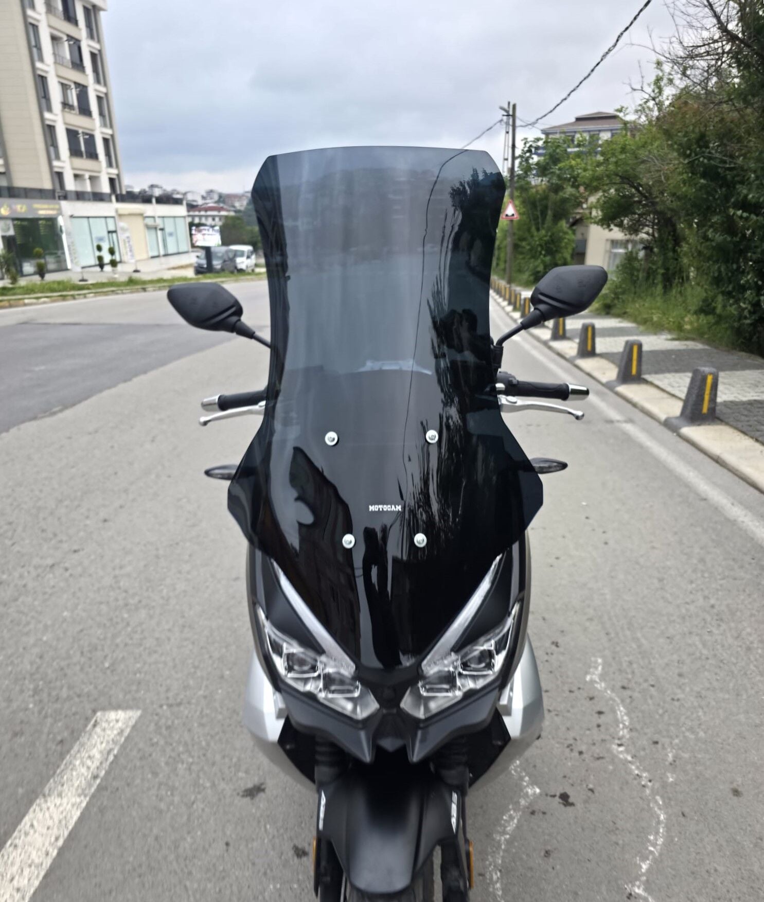 MOTOCAM RKS Blade 250 Ön Cam 2023-2026 Model 75cm Siyah Renkli 4mm UZUN