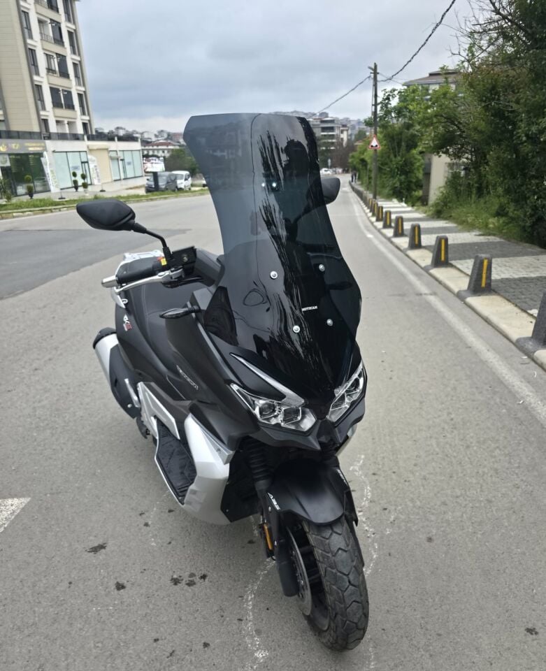 MOTOCAM RKS Blade 250 Ön Cam 2023-2026 Model 75cm Siyah Renkli 4mm UZUN