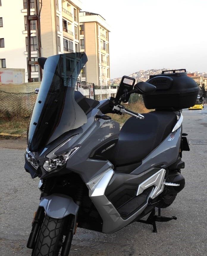 MOTOCAM RKS Blade 250 Ön Cam 2023-2026 Model 65cm Siyah Renkli 4mm ORTA BOYLU